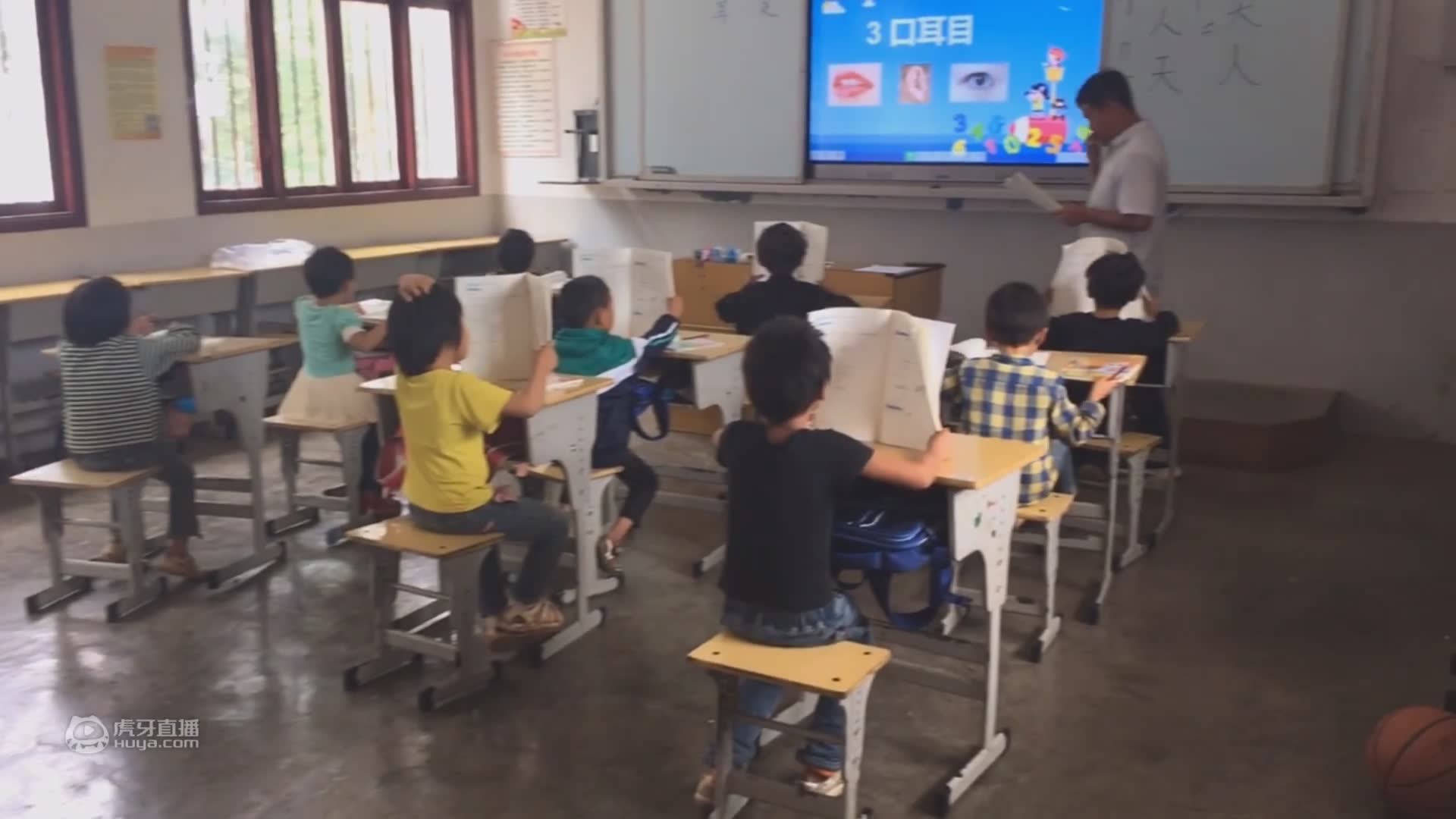 科学启迪智慧 奇怪君投身贵州变乡村老师