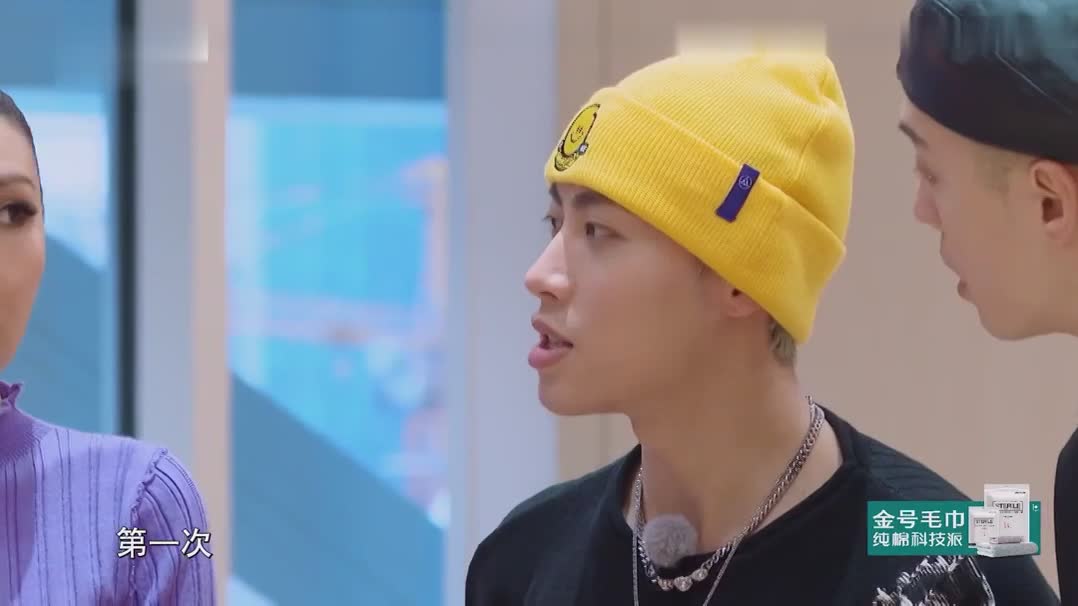 神奇又搞笑！王嘉尔搞笑石锤？