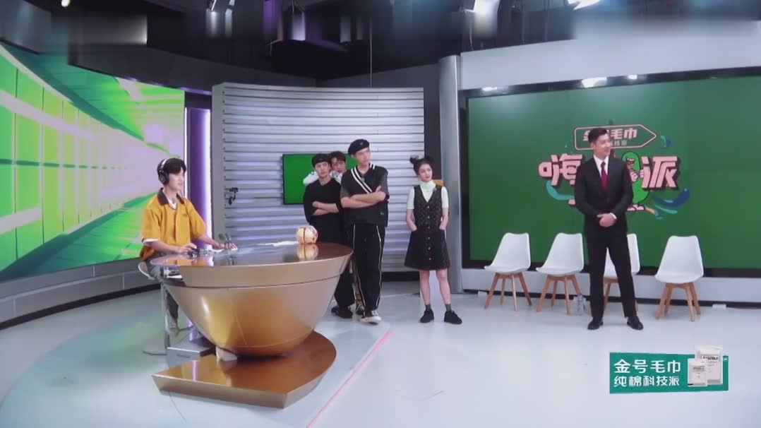 神奇又搞笑！王嘉尔搞笑石锤？