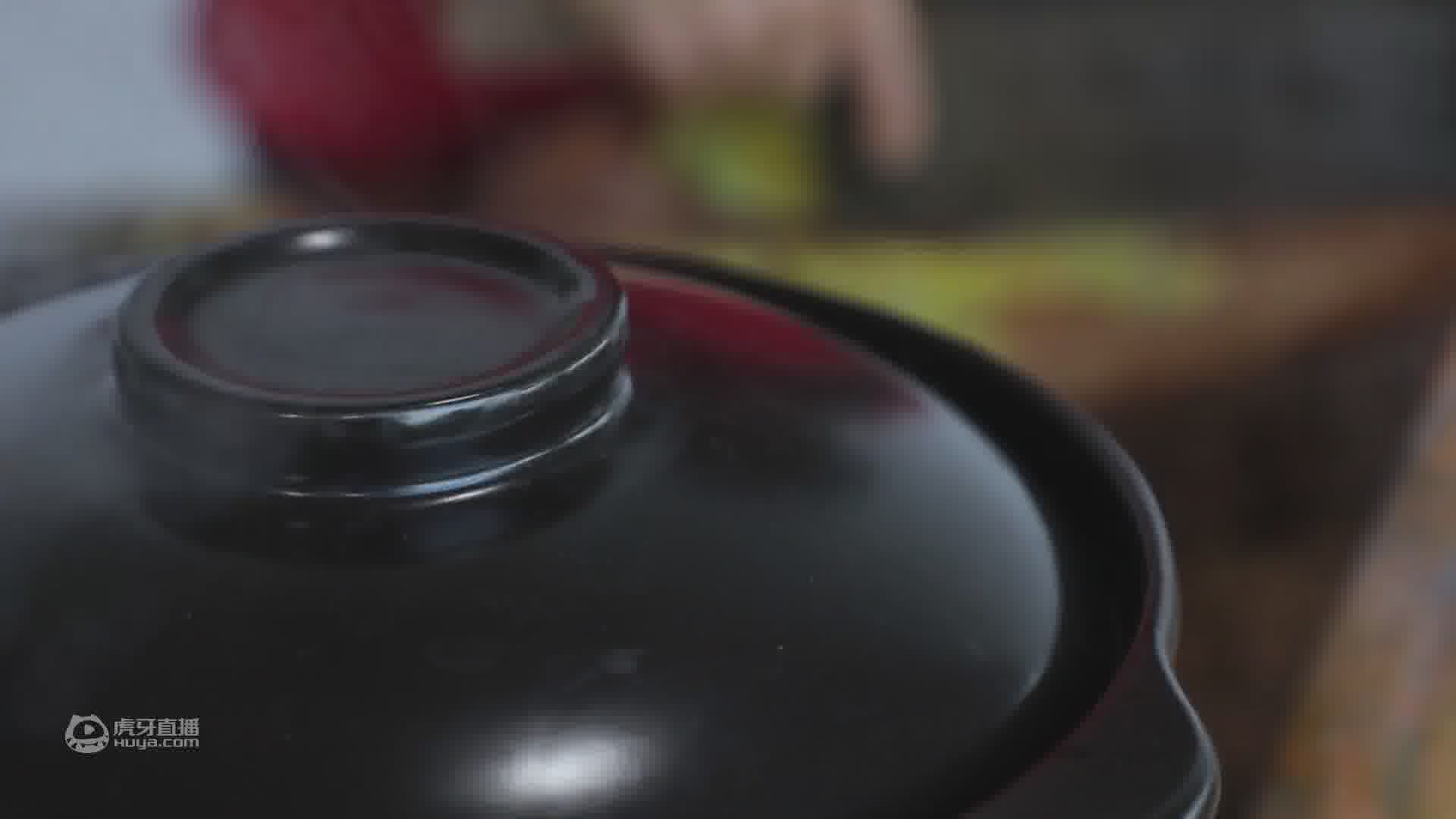 闻着花香味，在悬崖边找了美味的食材