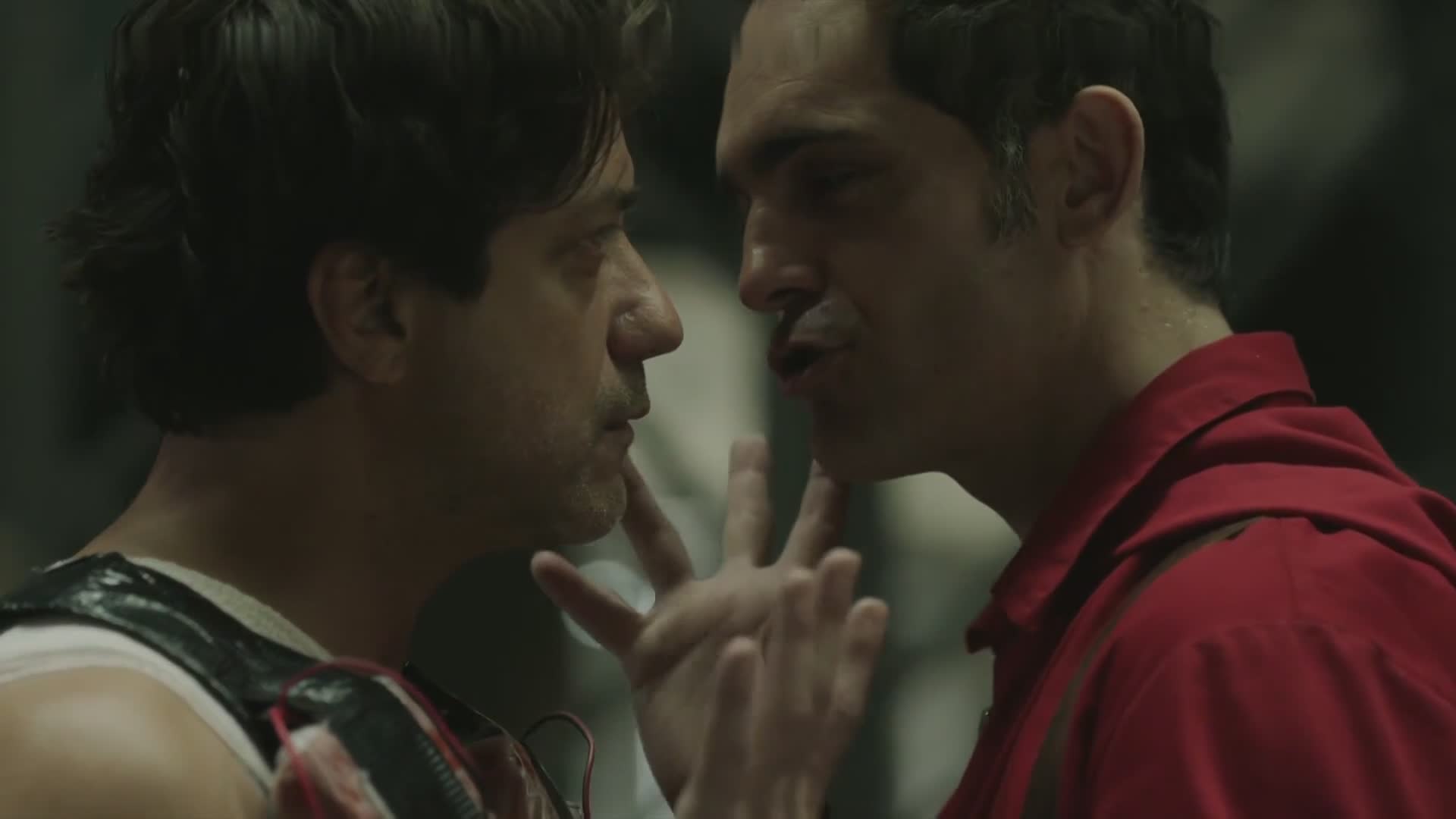 教授VS警方终极博弈，红色连体裤占领西班牙！