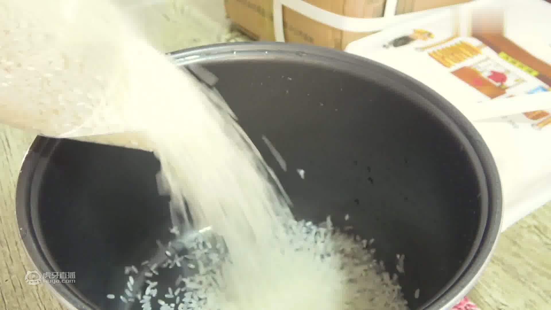 买20斤贵米，大sao做一桌下饭菜，炖肉炒豆豉，一锅米饭太少了