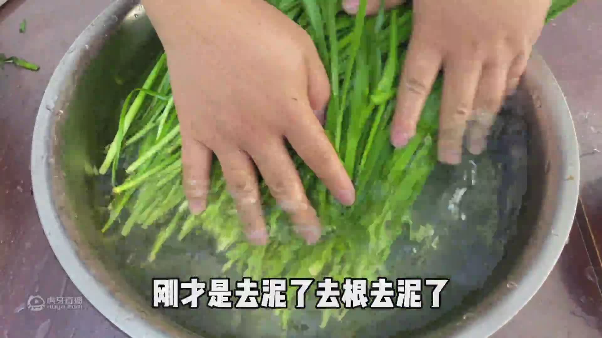 开开心心过年都会吃的饺子，韭菜荤香鸡蛋，家里团圆的饭菜吃饺子